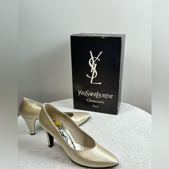 Yves Saint Laurent Cream Heels with Pointed Toe - Picture 6 of 16